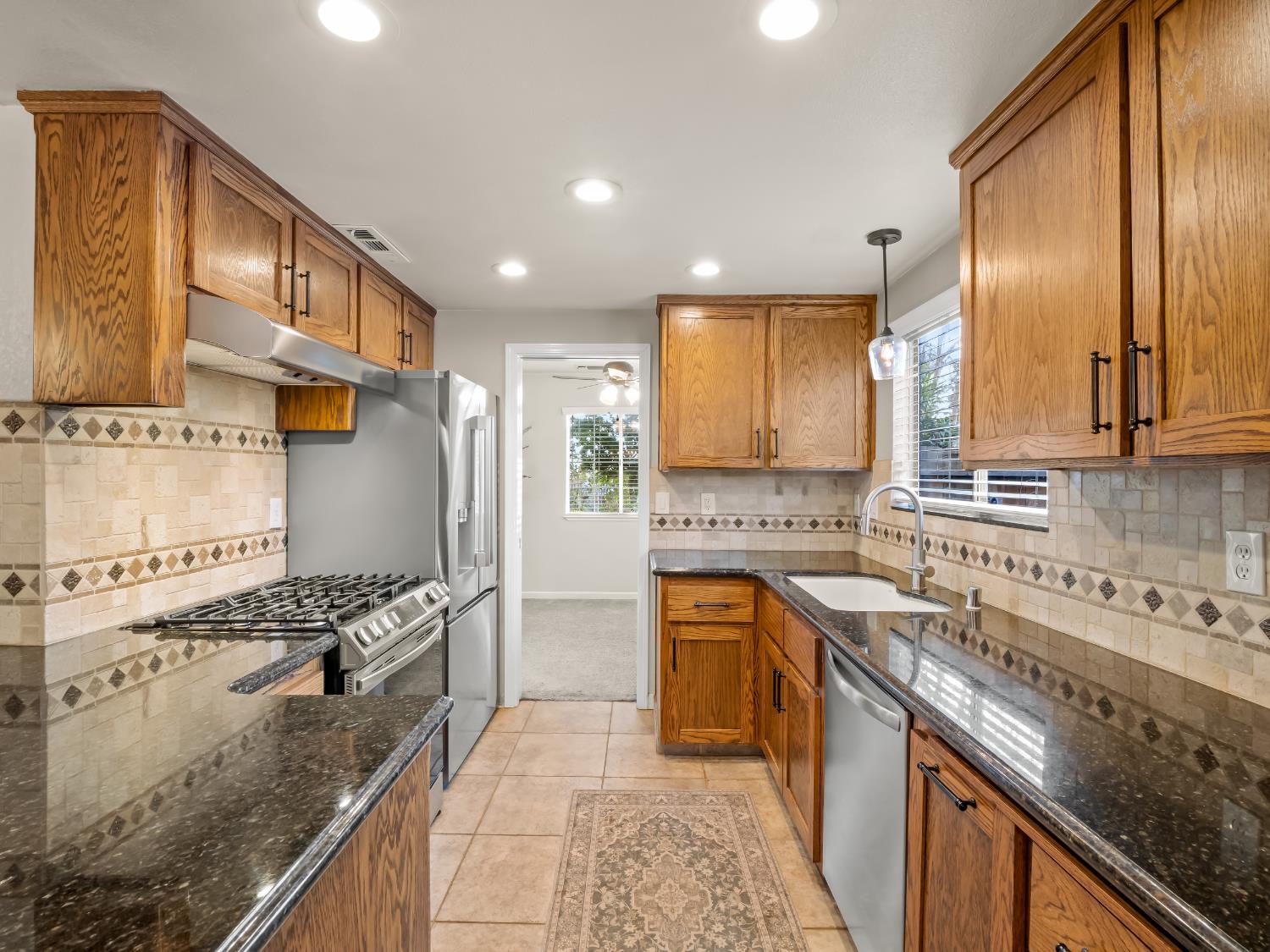621 W El Paso Ave