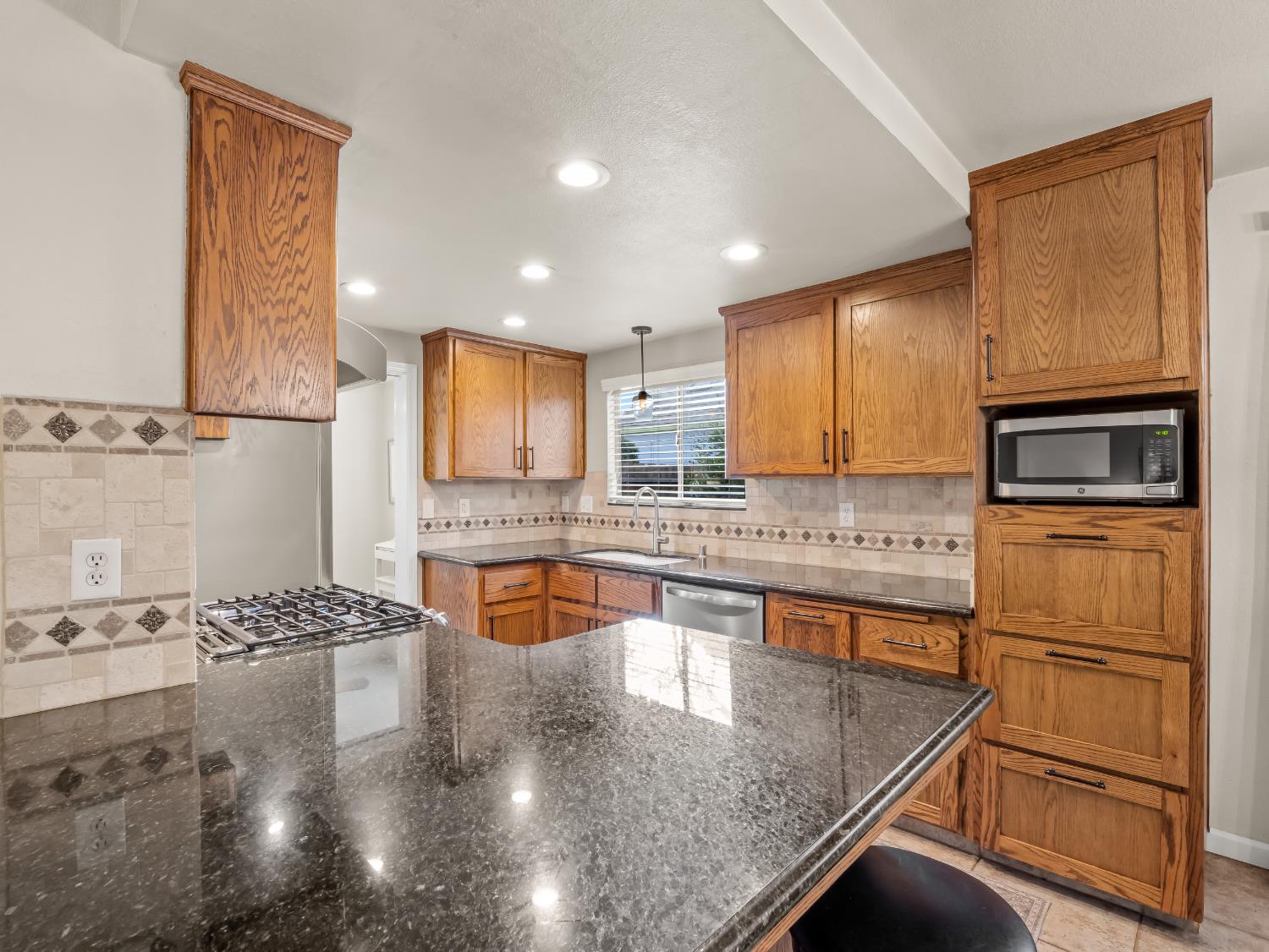 621 W El Paso Ave