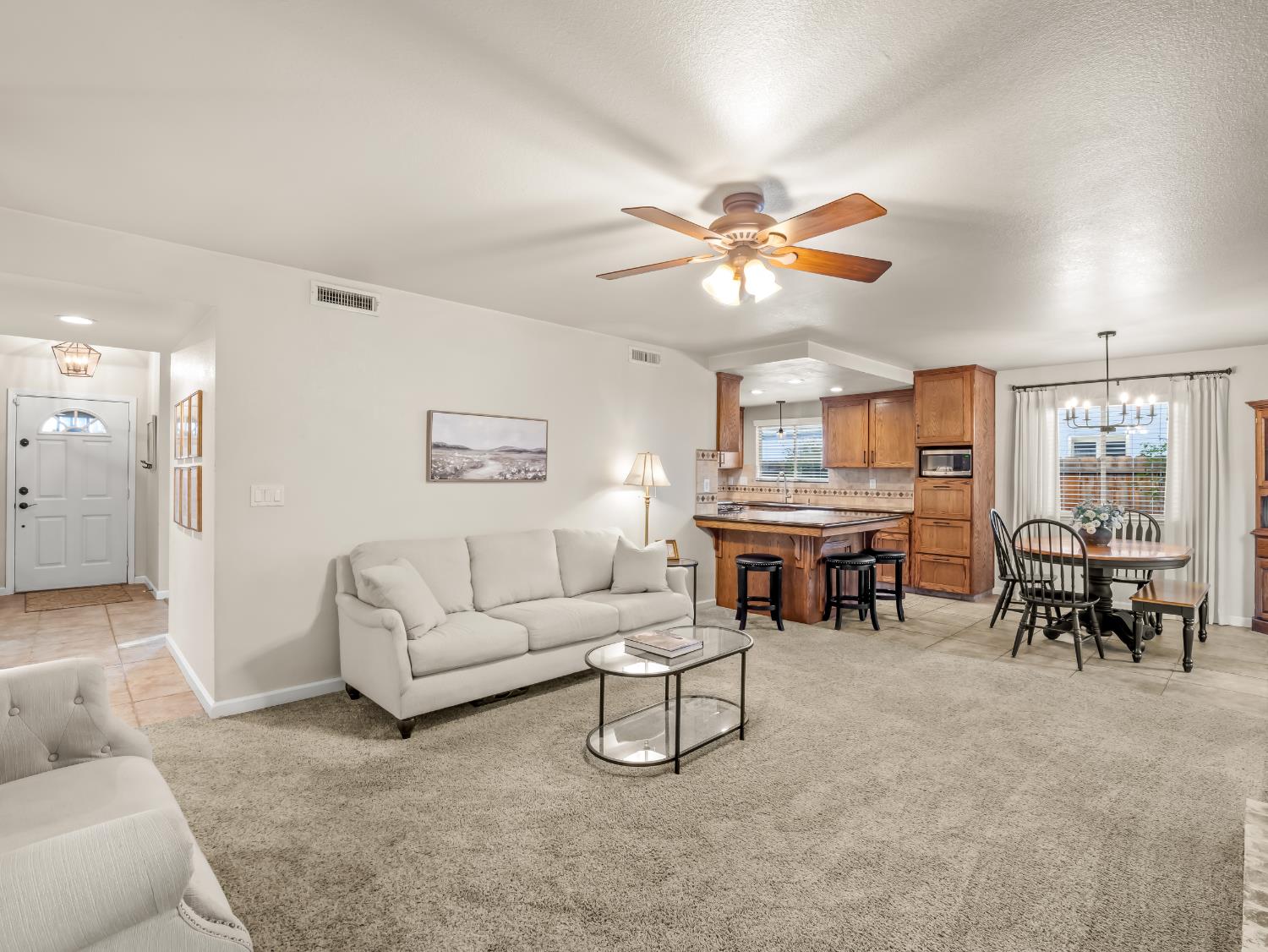 621 W El Paso Ave