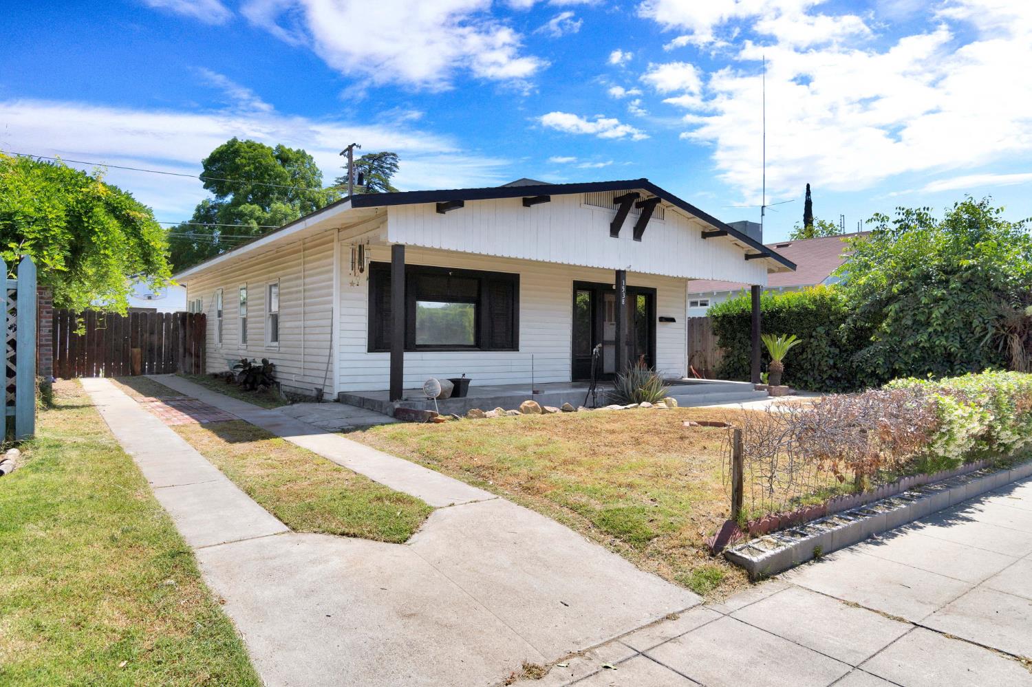 1538 N Wilson Avenue