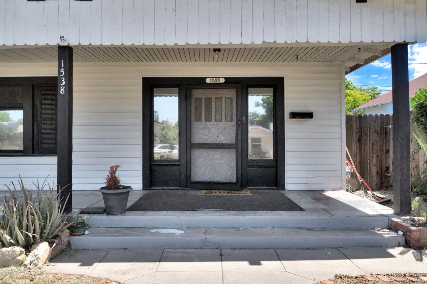 1538 N Wilson Avenue