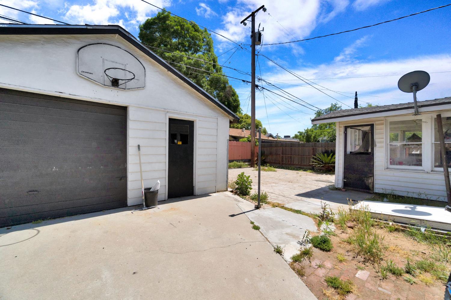 1538 N Wilson Avenue