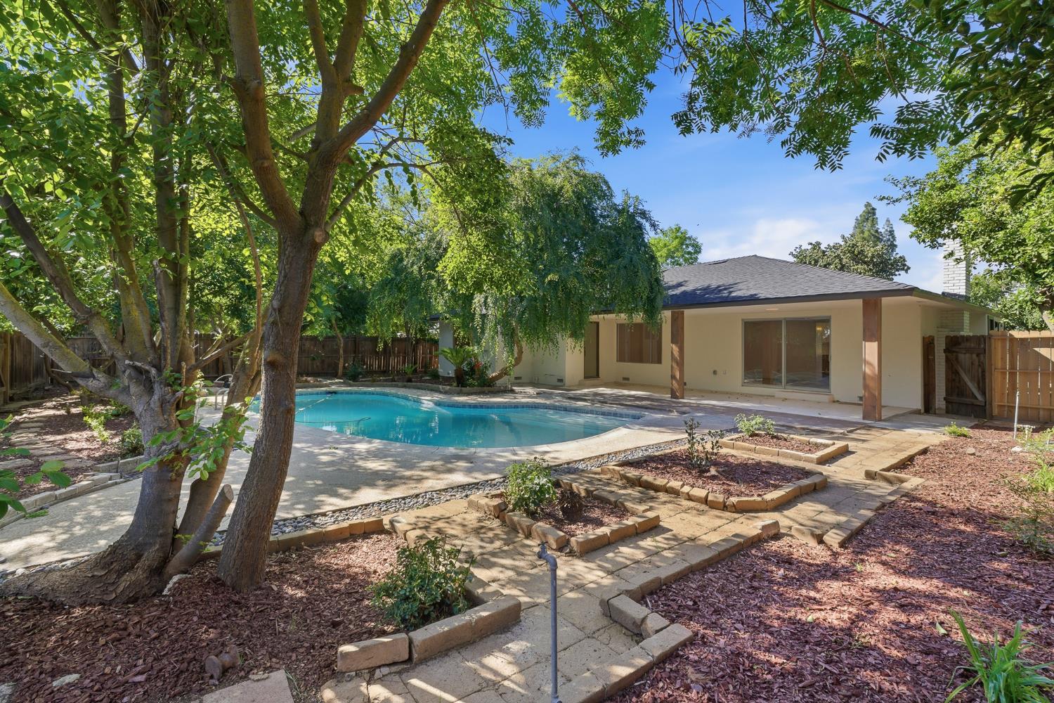 1295 E Almendra Drive