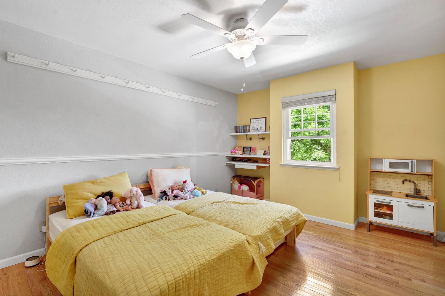 569 W Sample Avenue