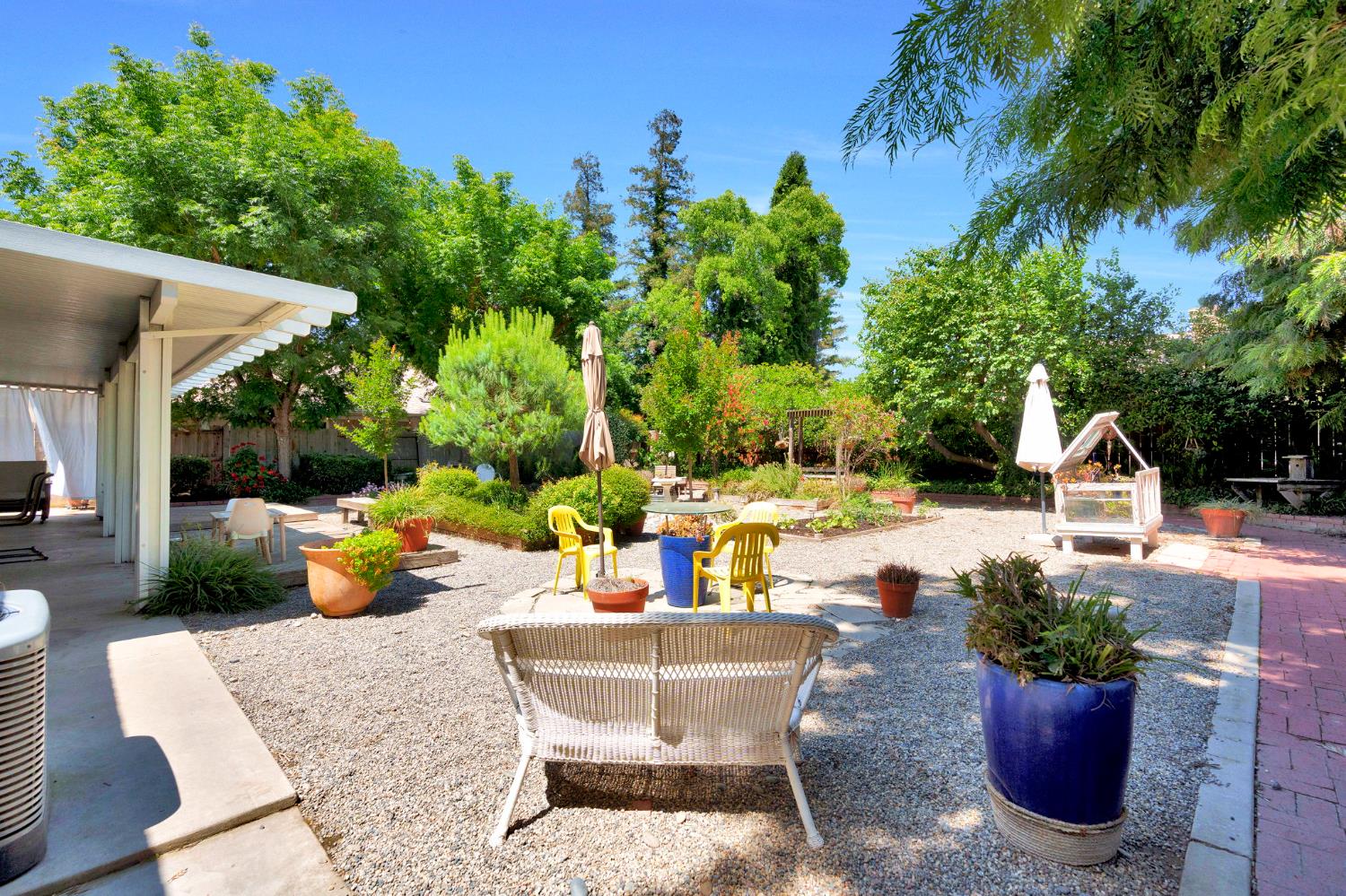569 W Sample Avenue