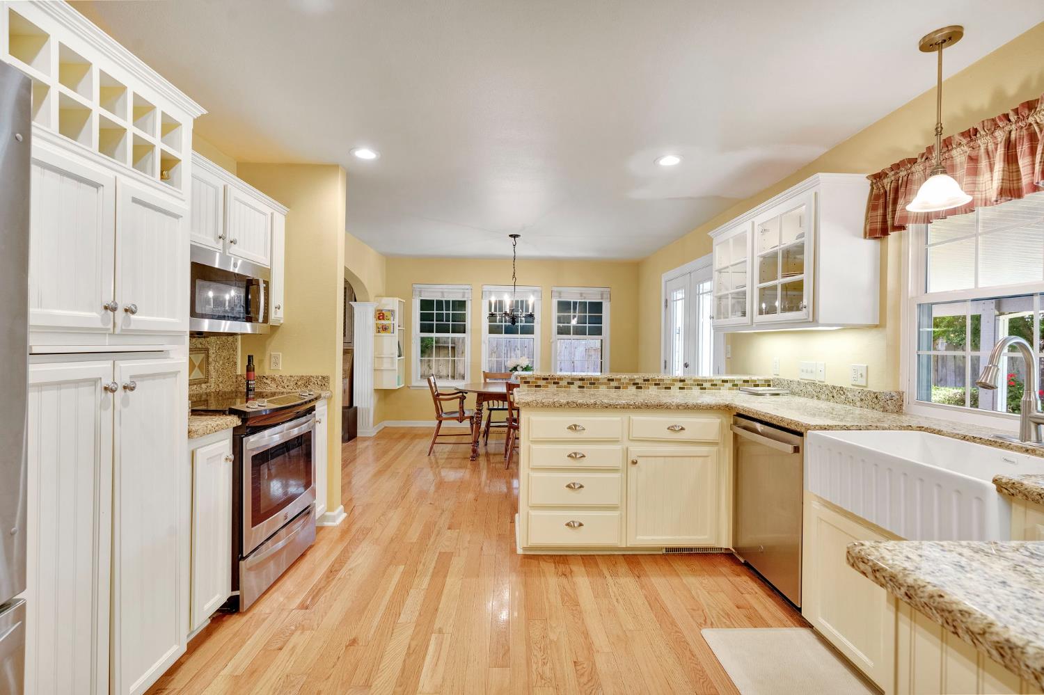 569 W Sample Avenue