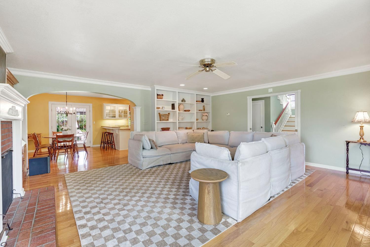 569 W Sample Avenue