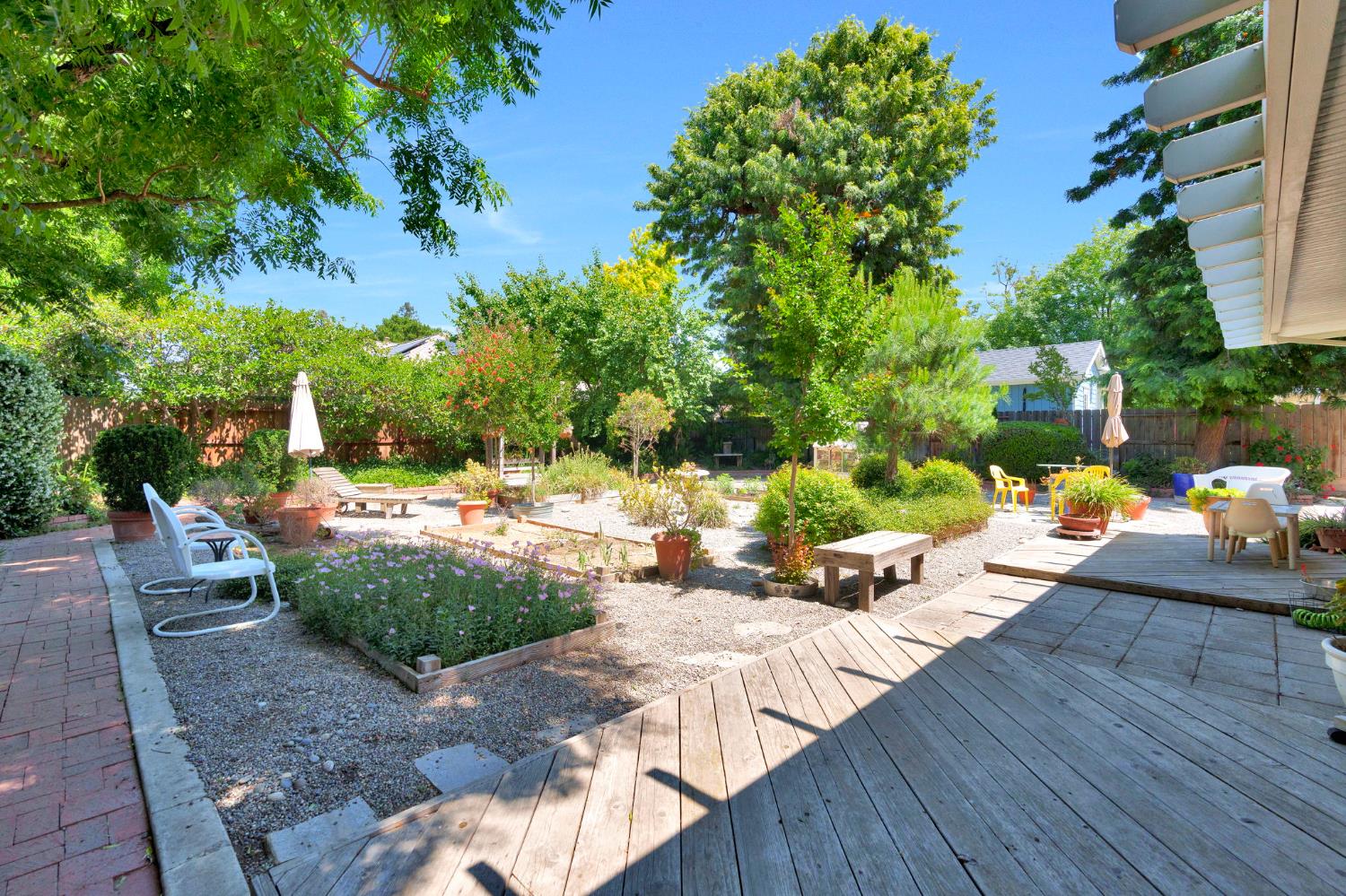 569 W Sample Avenue
