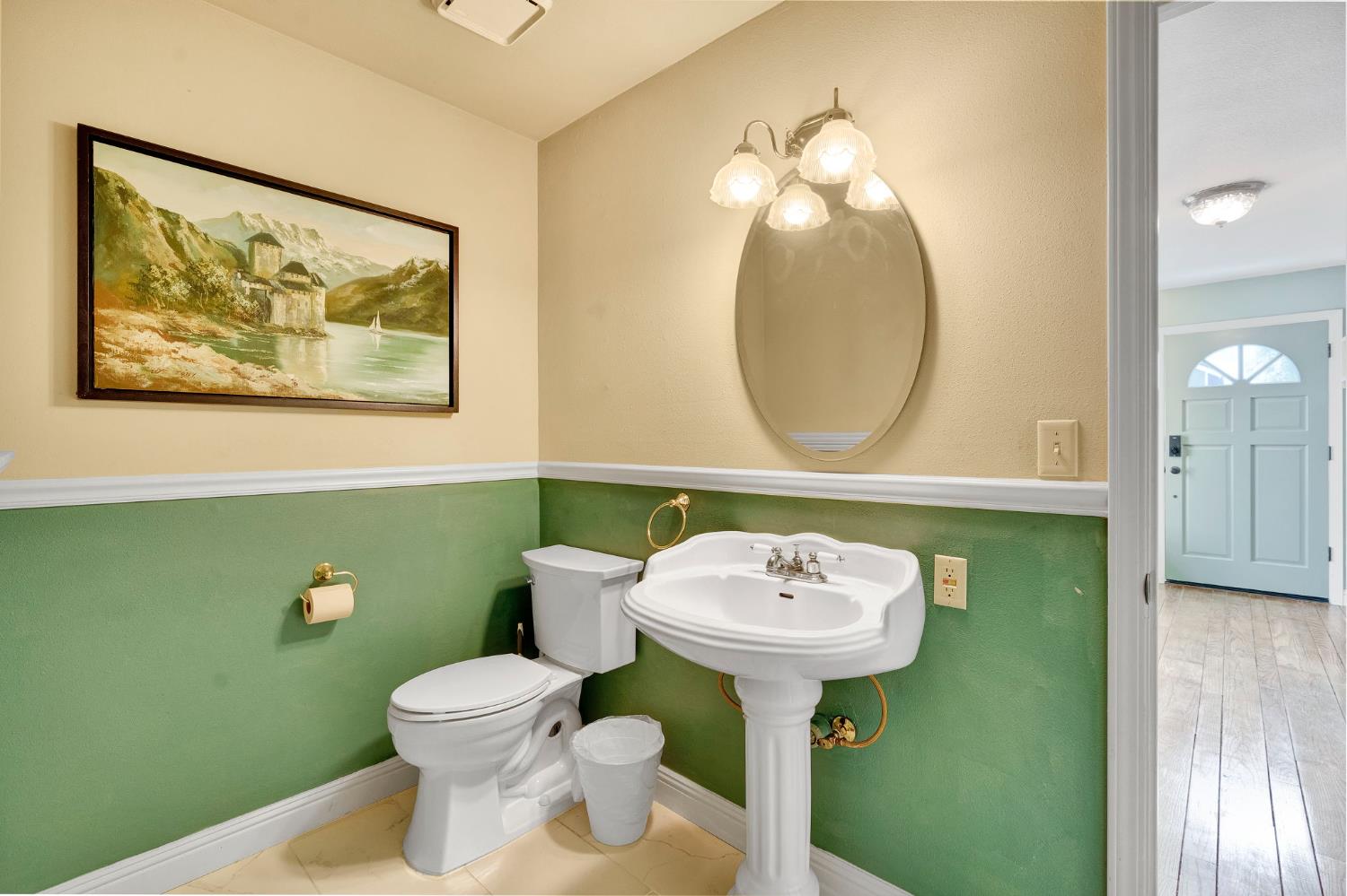 569 W Sample Avenue