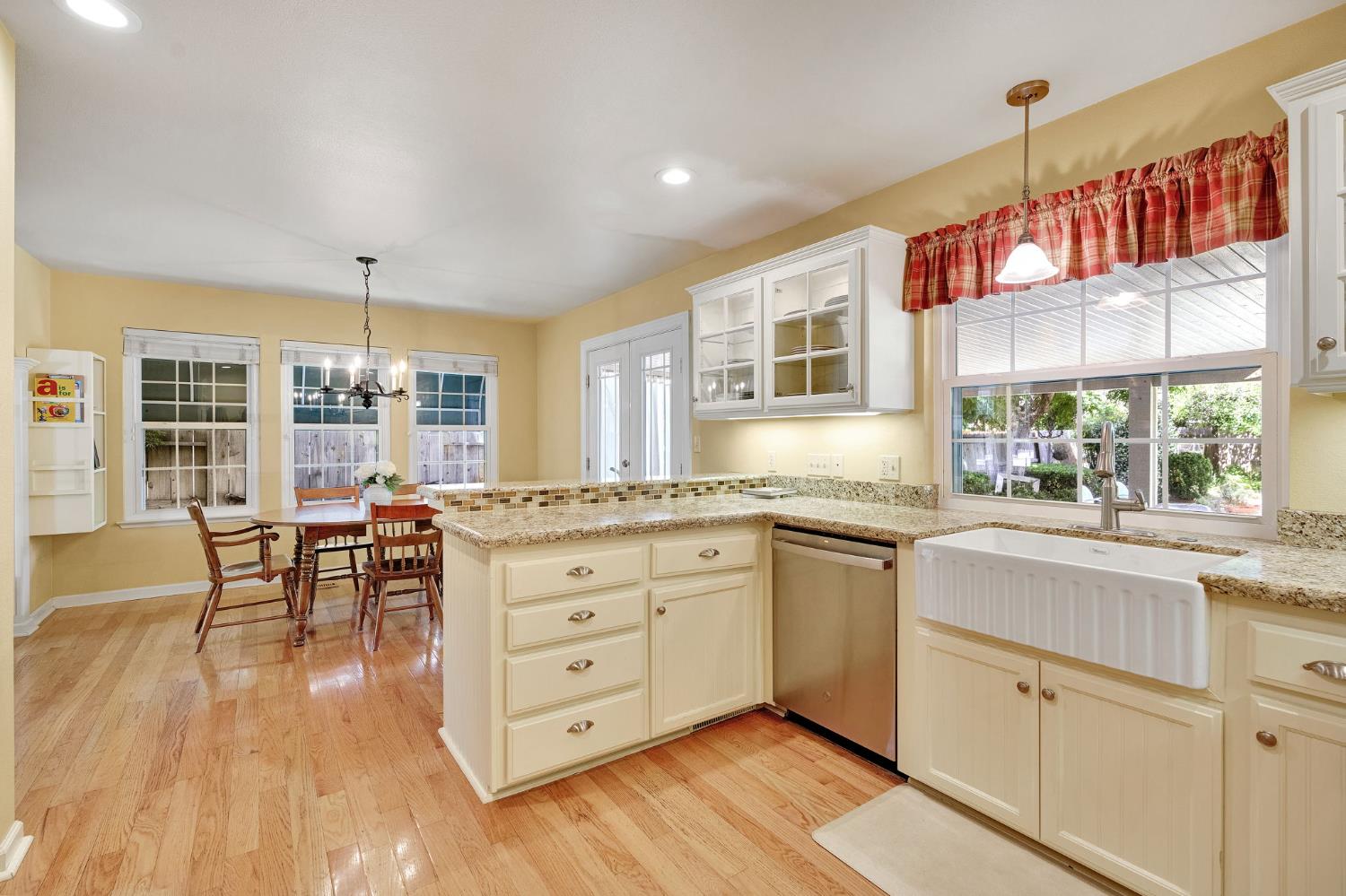 569 W Sample Avenue