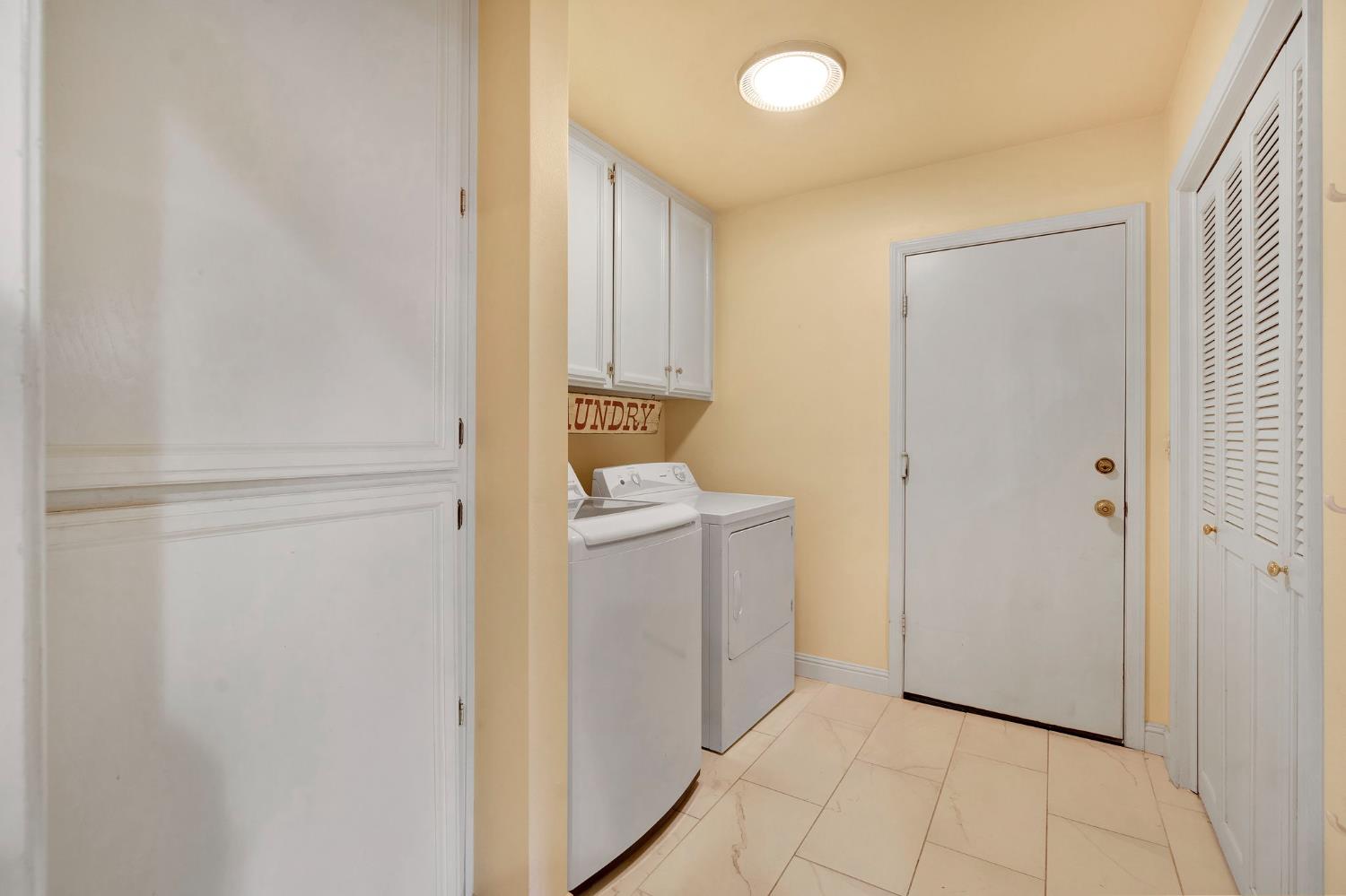 569 W Sample Avenue