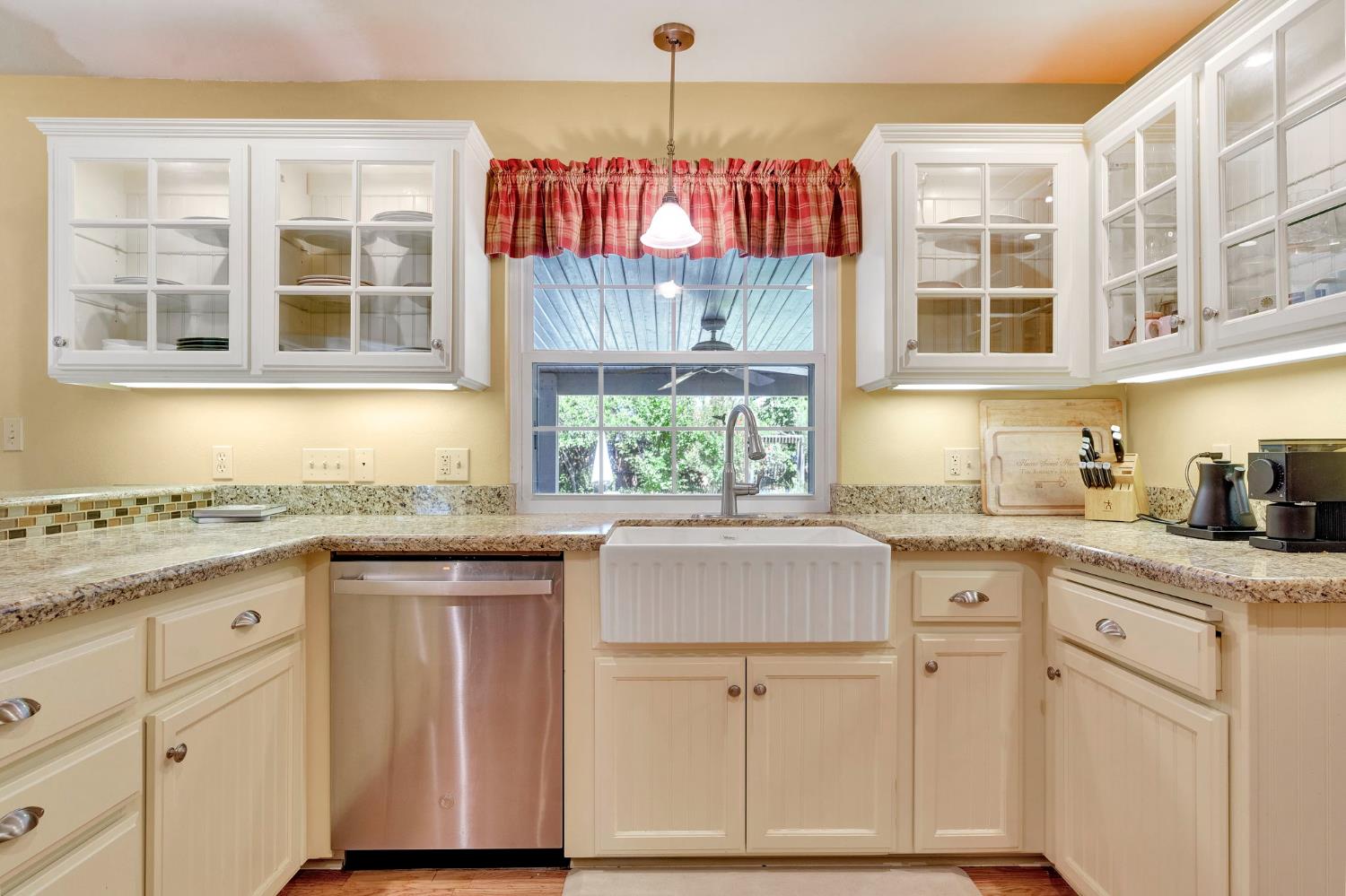 569 W Sample Avenue