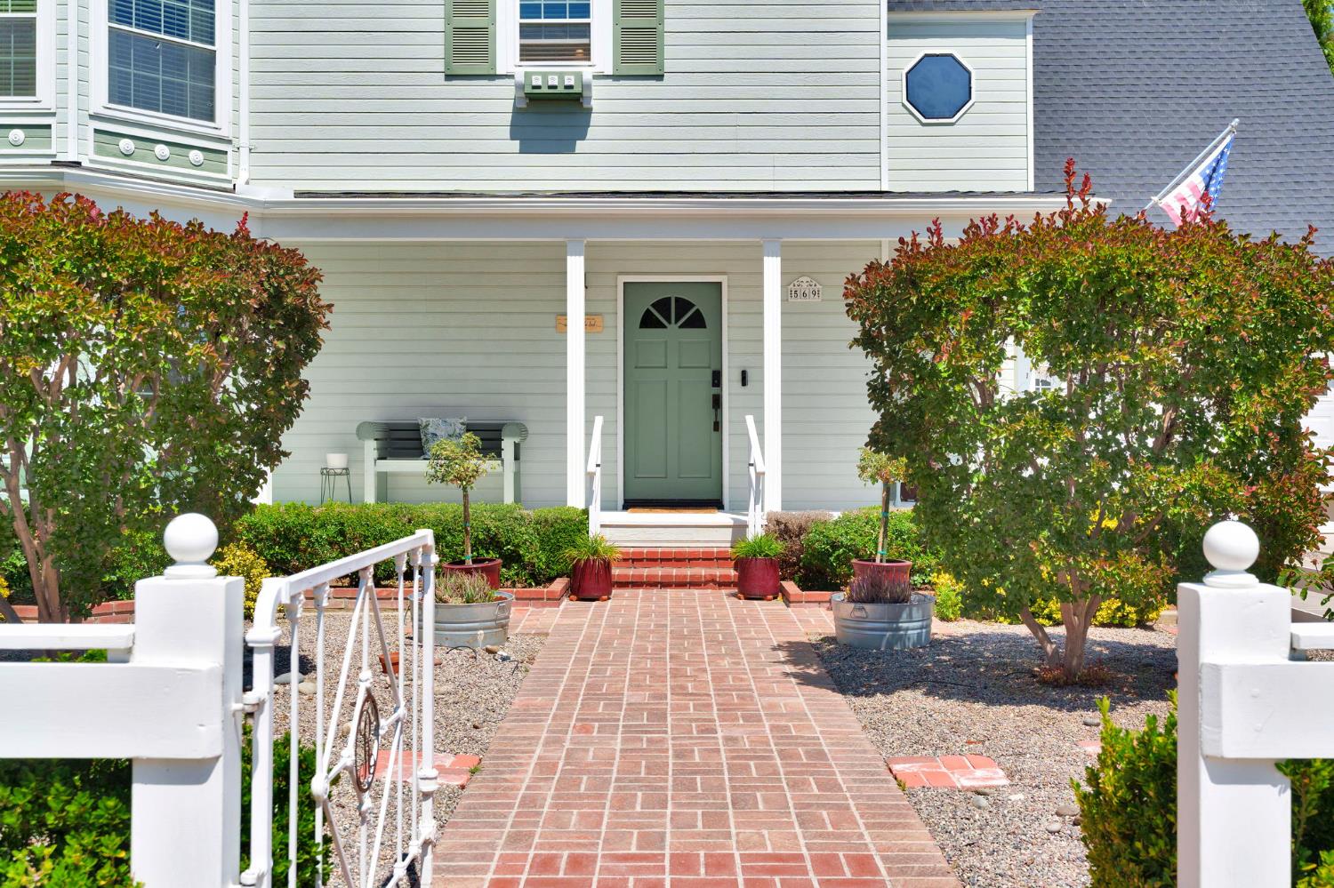 569 W Sample Avenue
