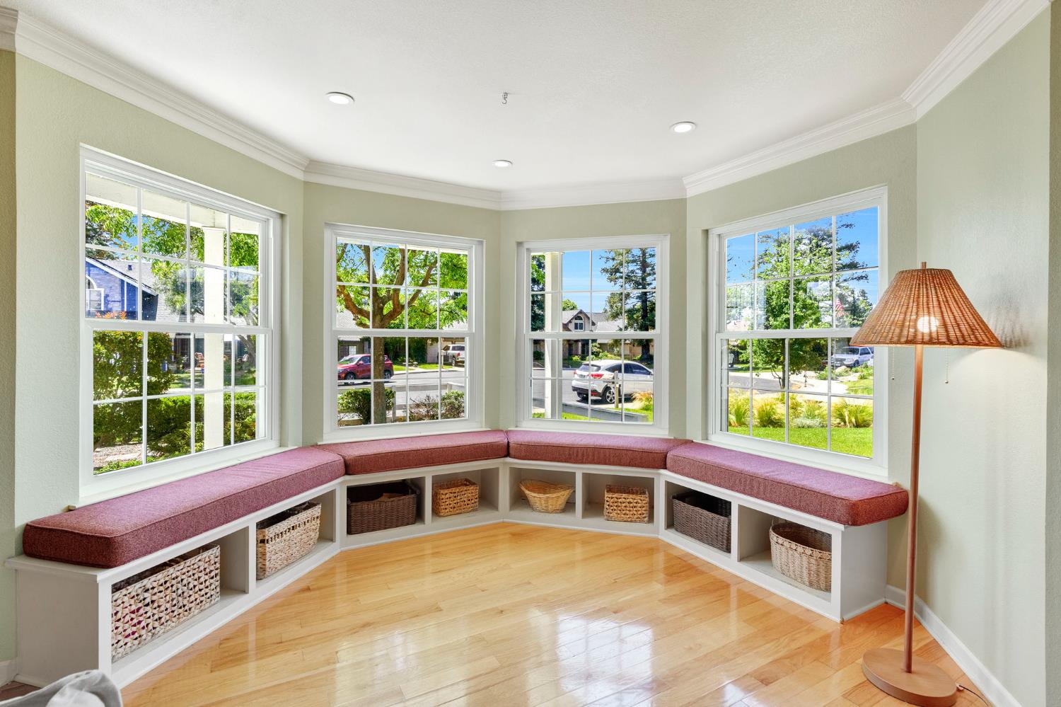 569 W Sample Avenue