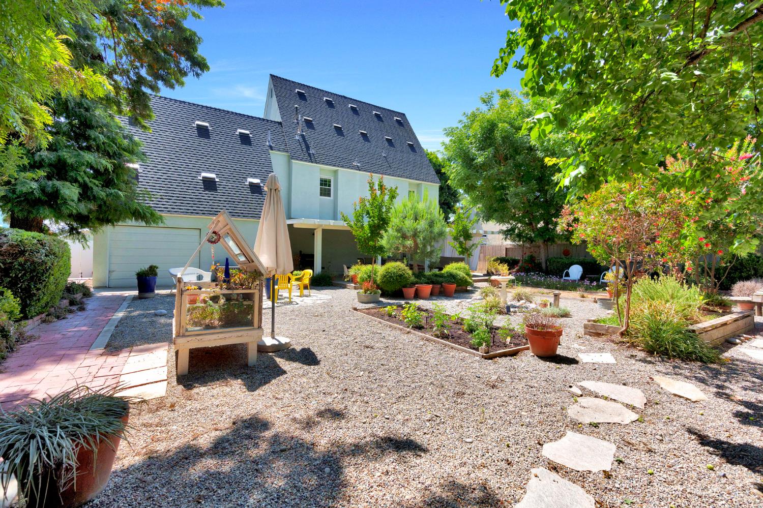 569 W Sample Avenue