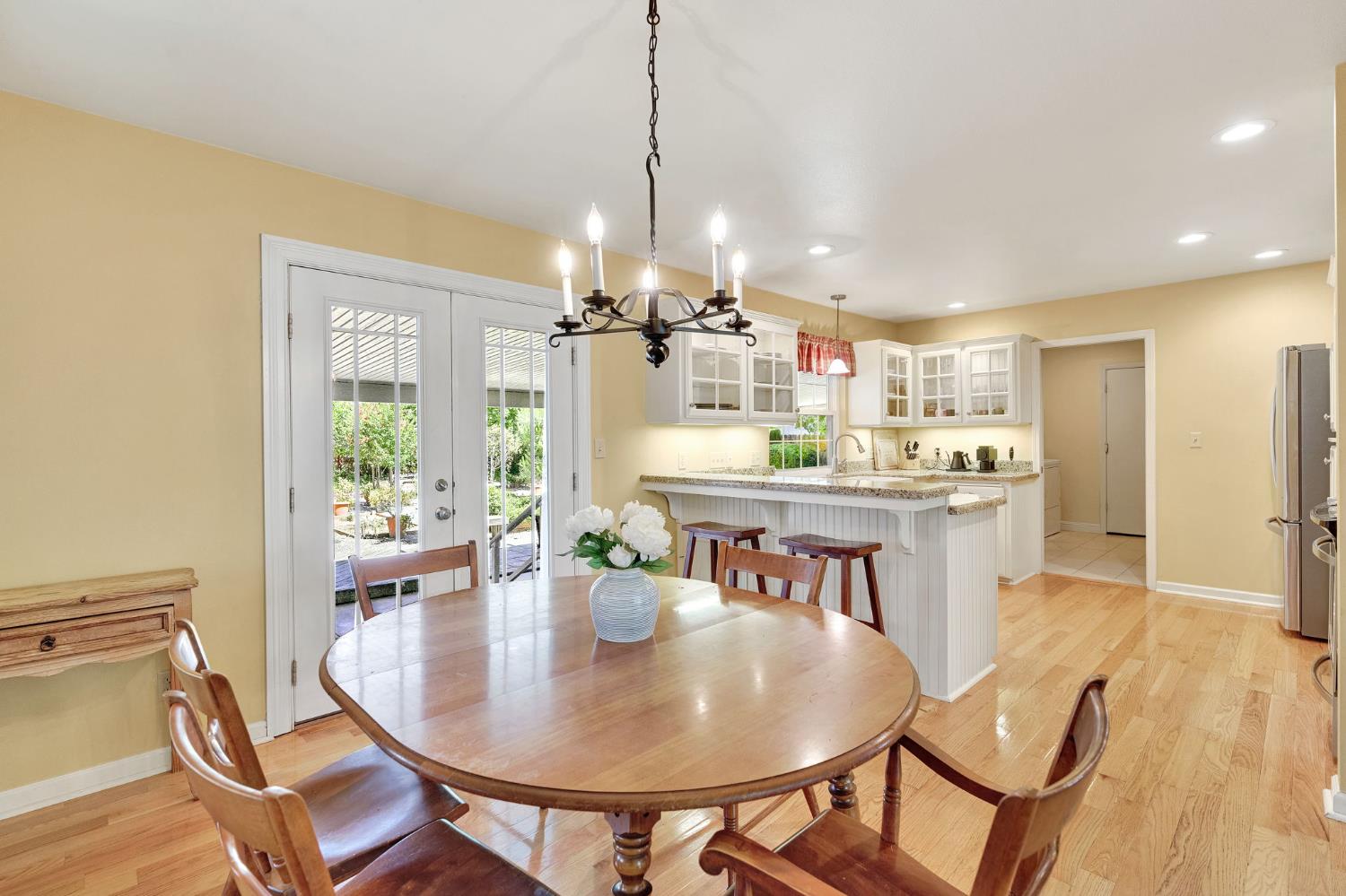 569 W Sample Avenue
