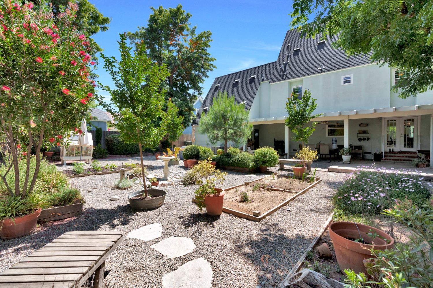569 W Sample Avenue