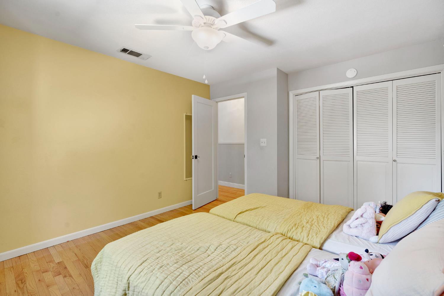 569 W Sample Avenue