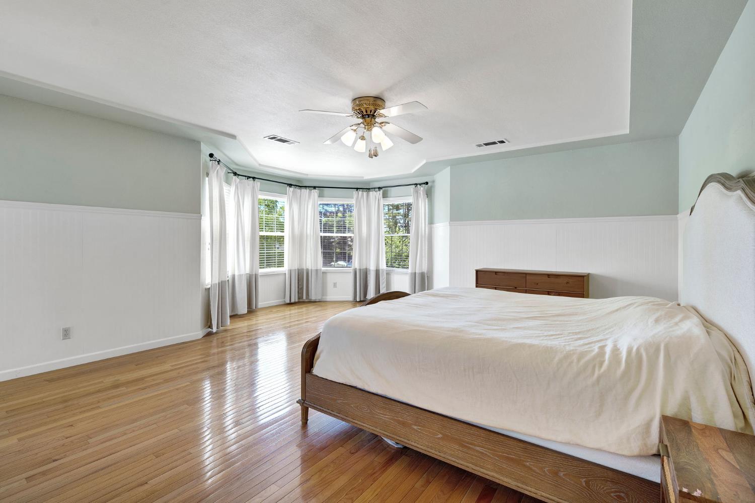 569 W Sample Avenue