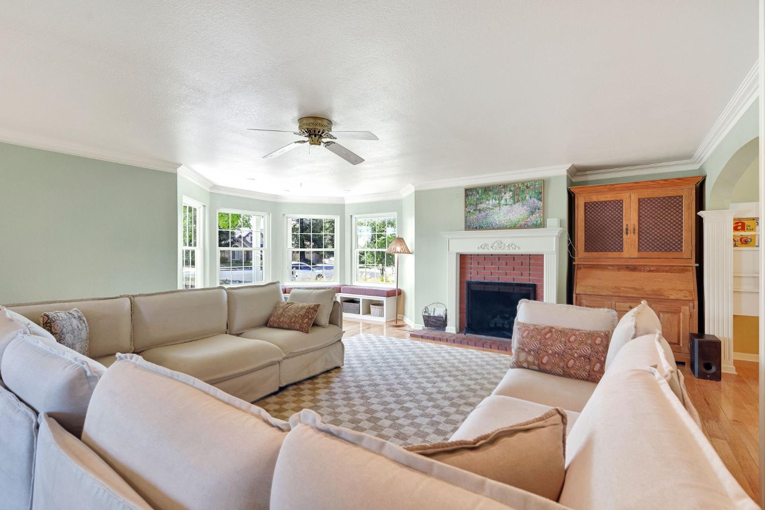 569 W Sample Avenue