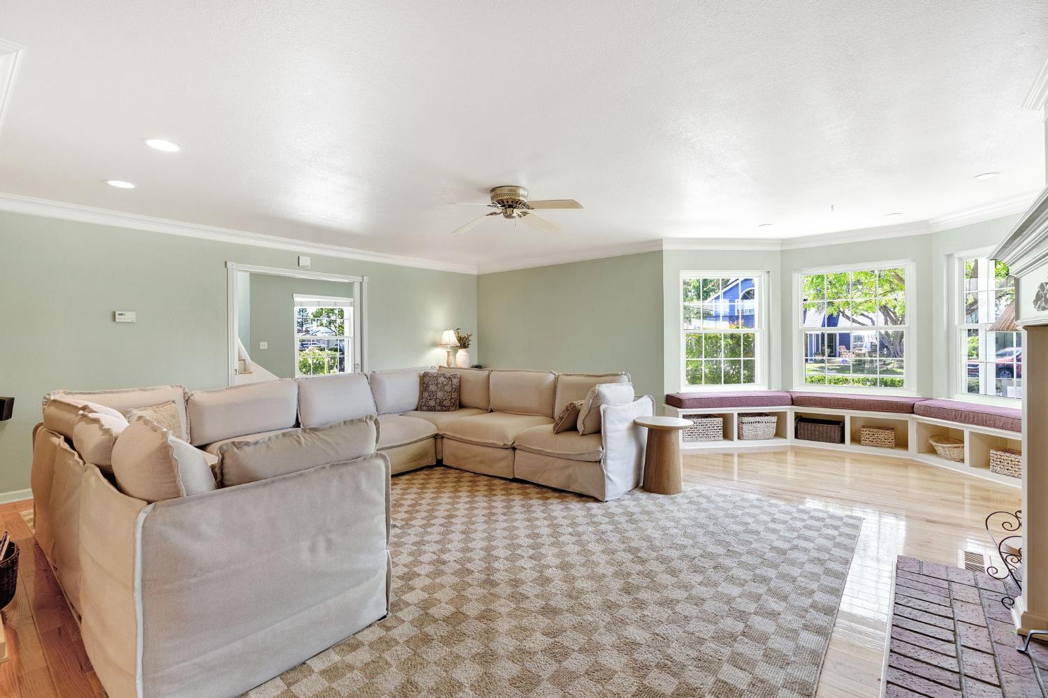 569 W Sample Avenue