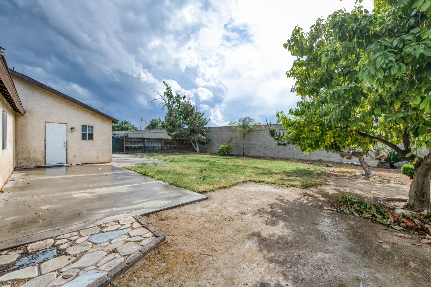 4527 E Cortland Avenue