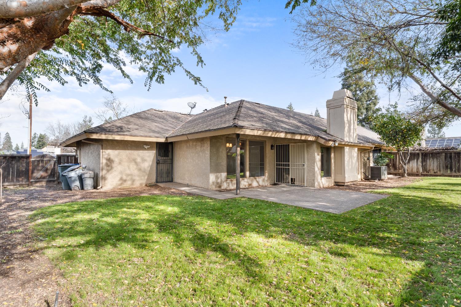 1095 W Sierra Avenue