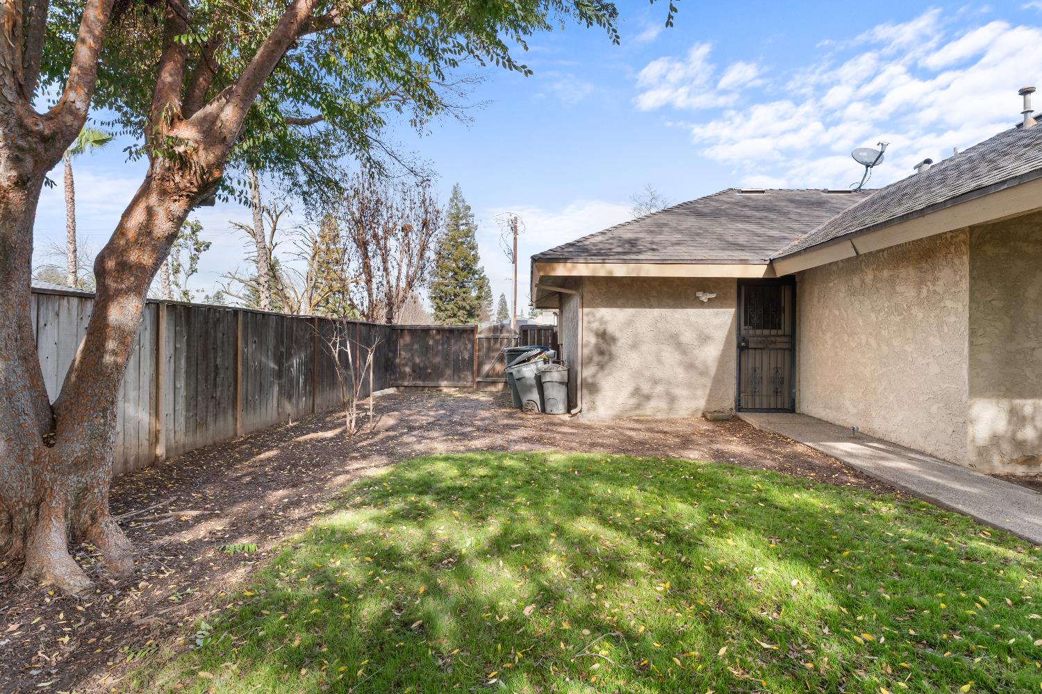 1095 W Sierra Avenue