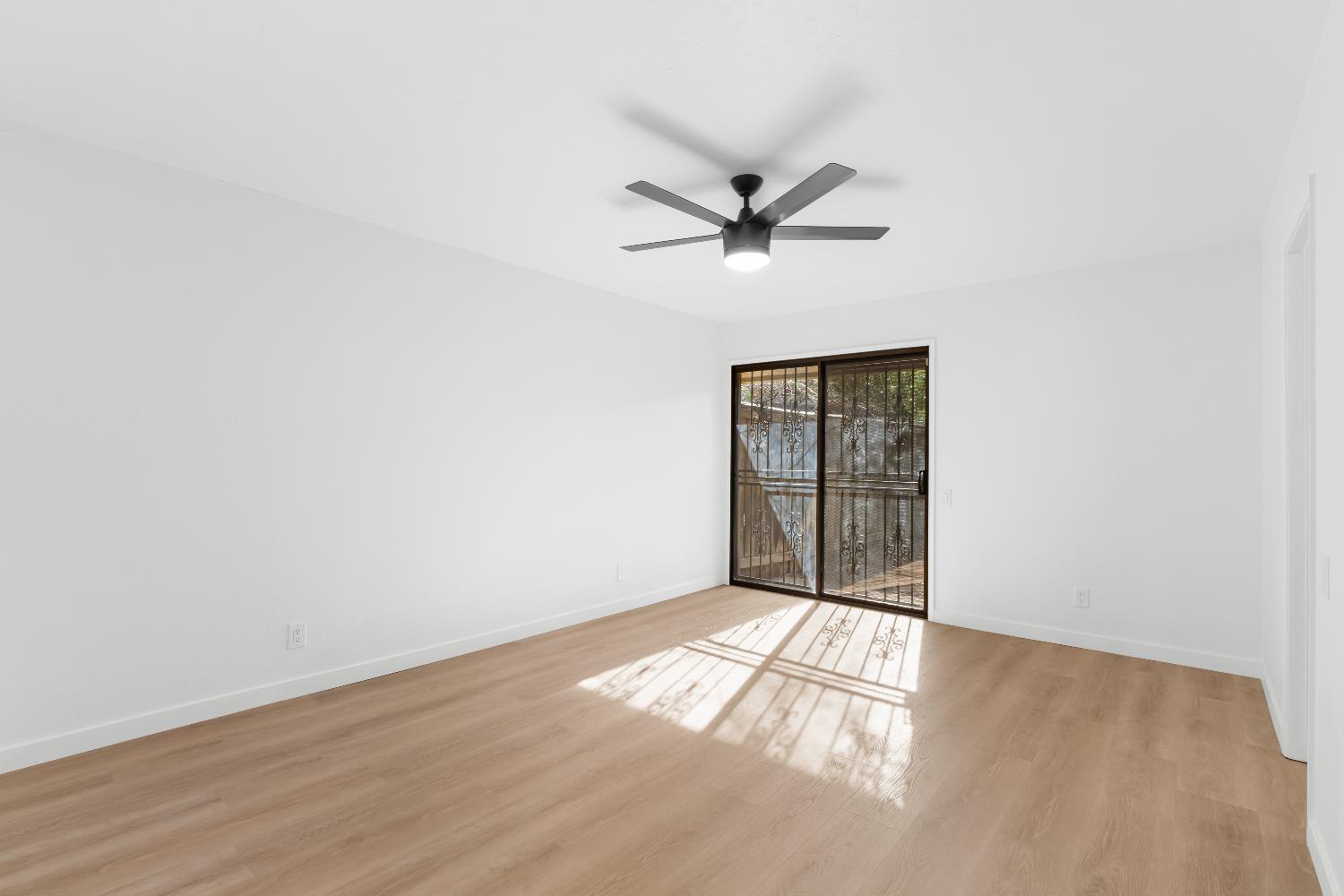 1095 W Sierra Avenue