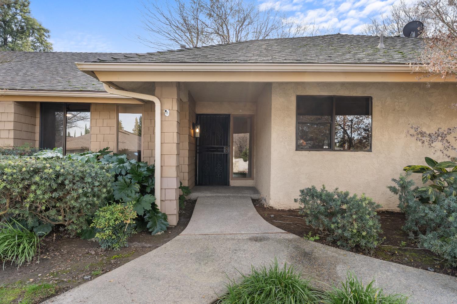 1095 W Sierra Avenue