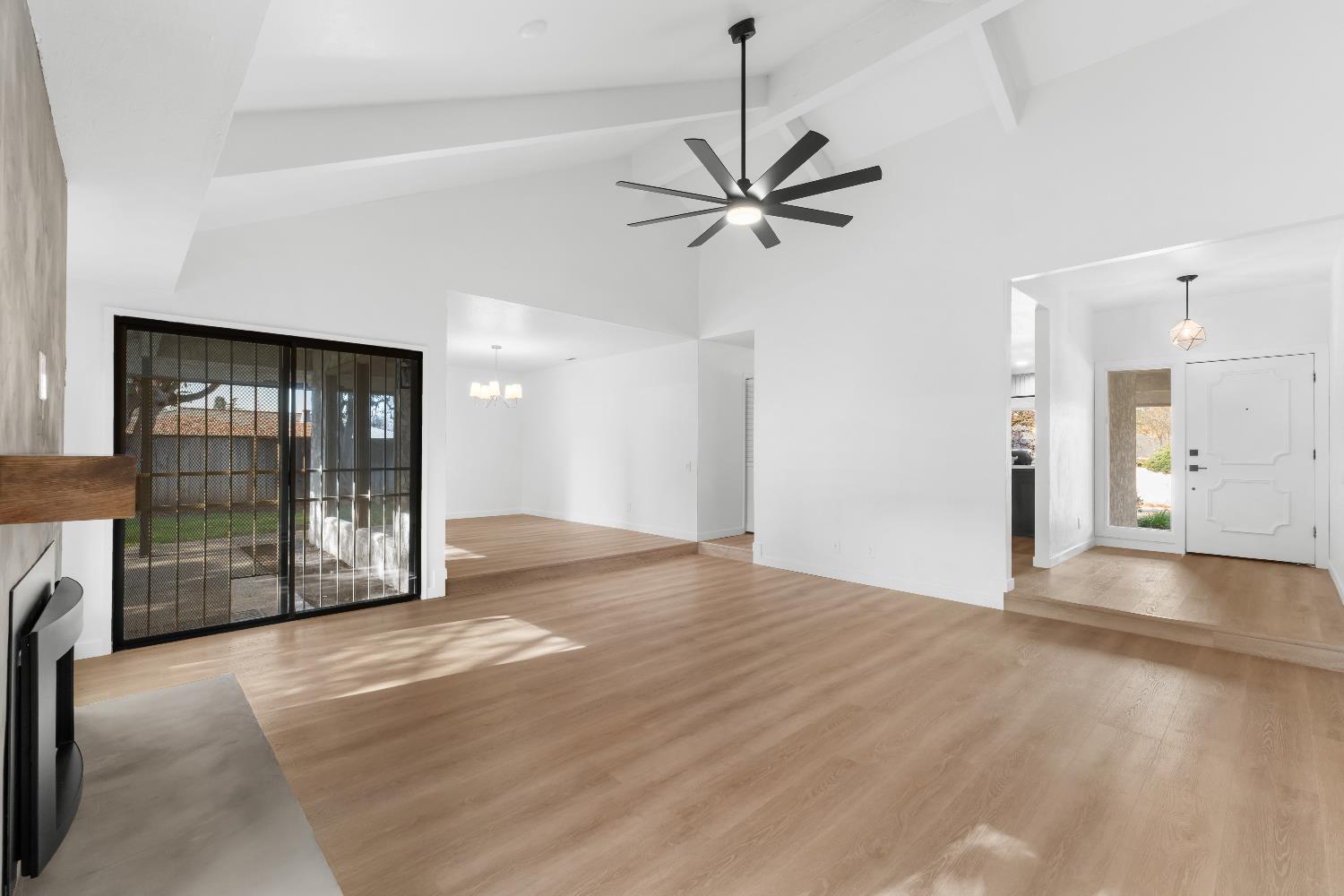 1095 W Sierra Avenue