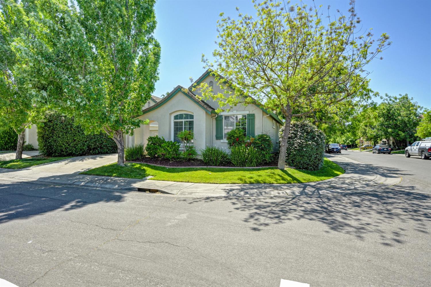 6 Carver Court