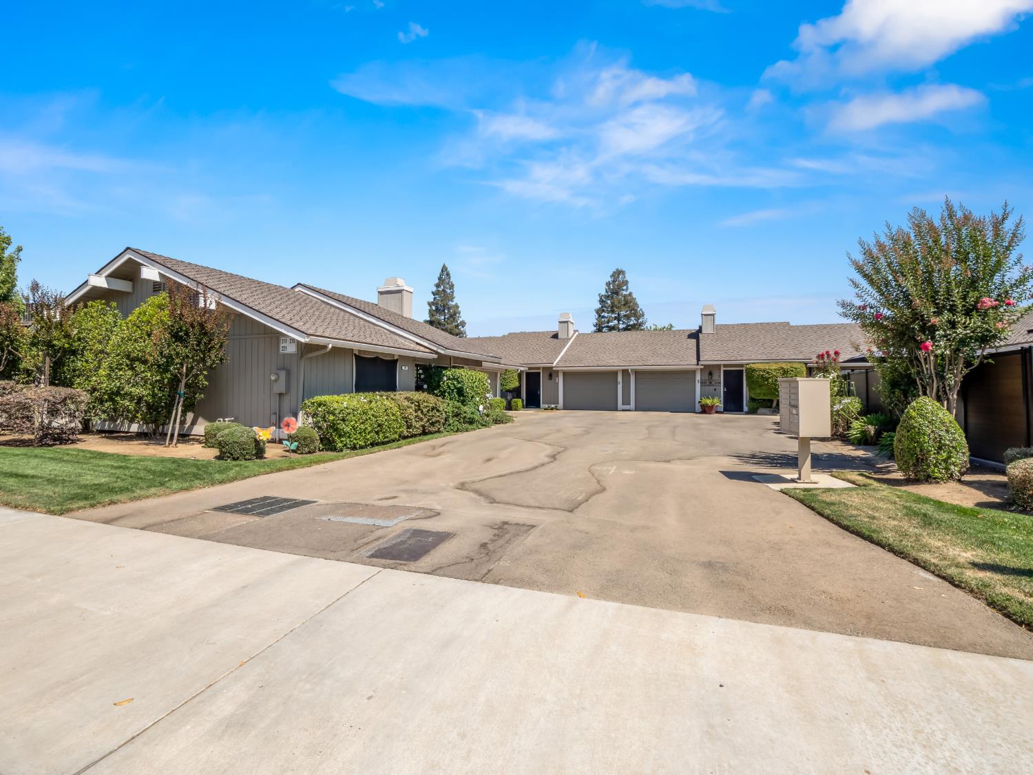 217 E Cole Avenue