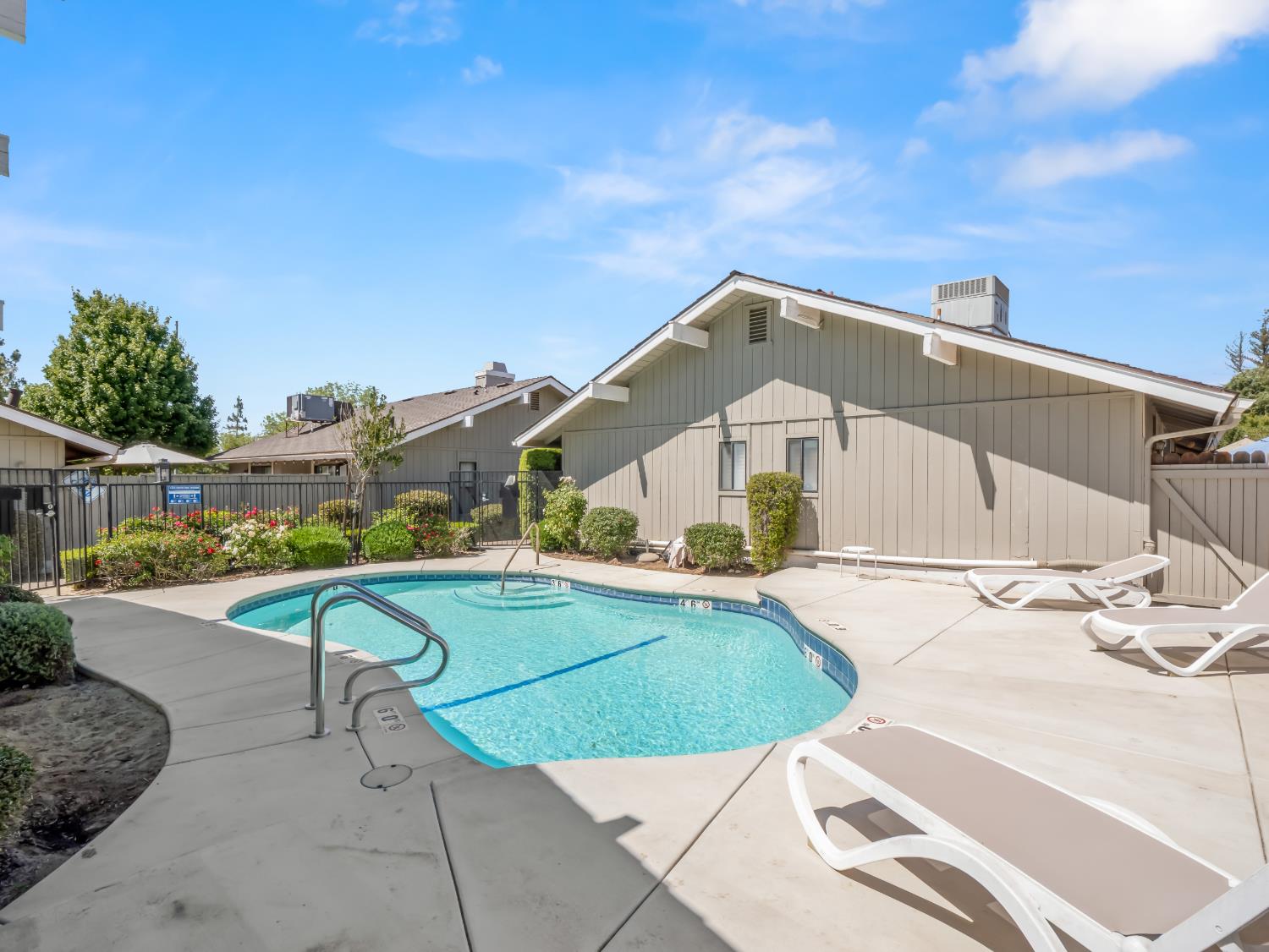 217 E Cole Avenue