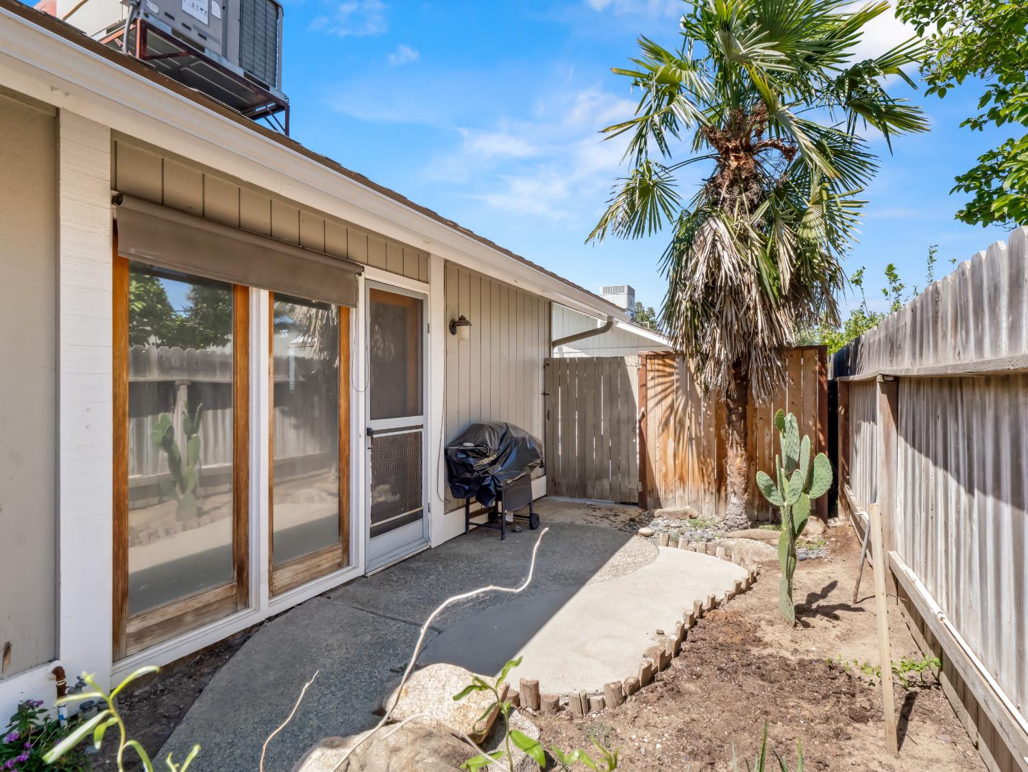 217 E Cole Avenue