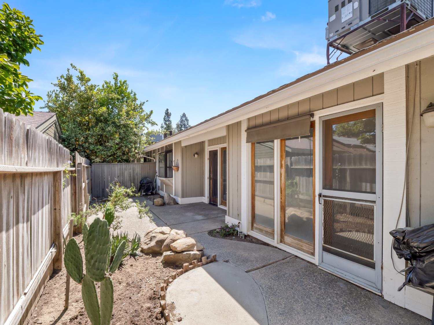 217 E Cole Avenue