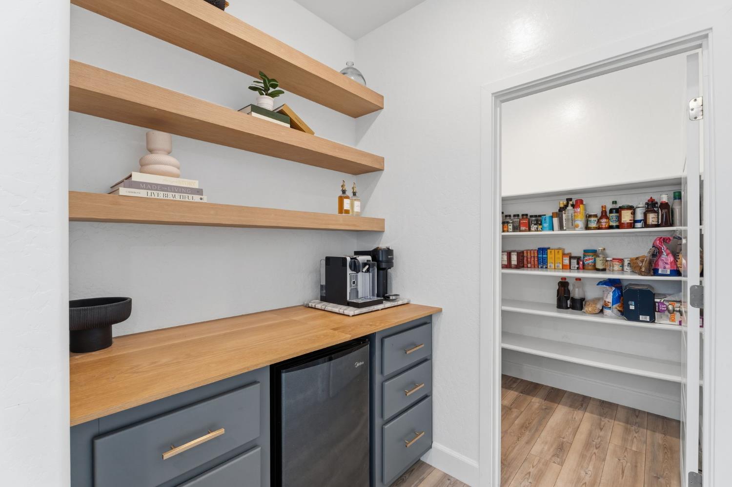 186 Sentinel Drive S