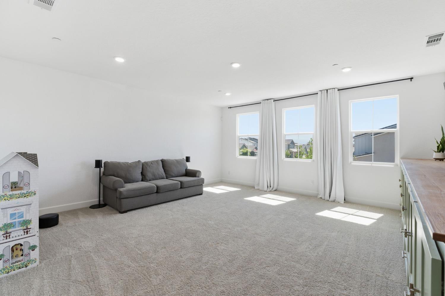 186 Sentinel Drive S