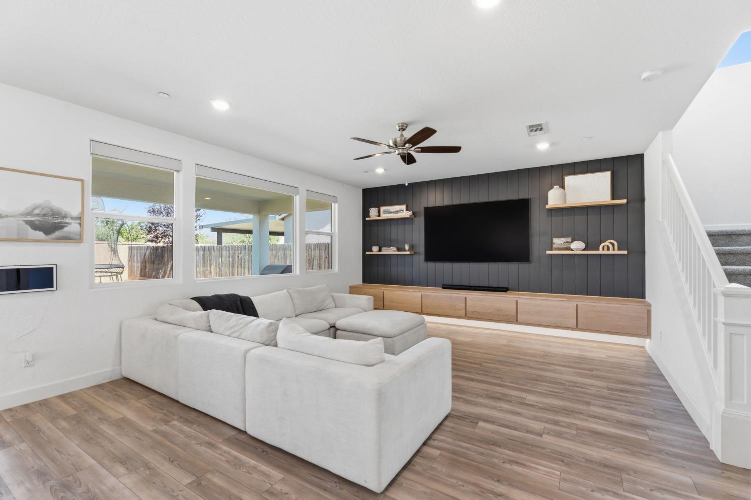 186 Sentinel Drive S