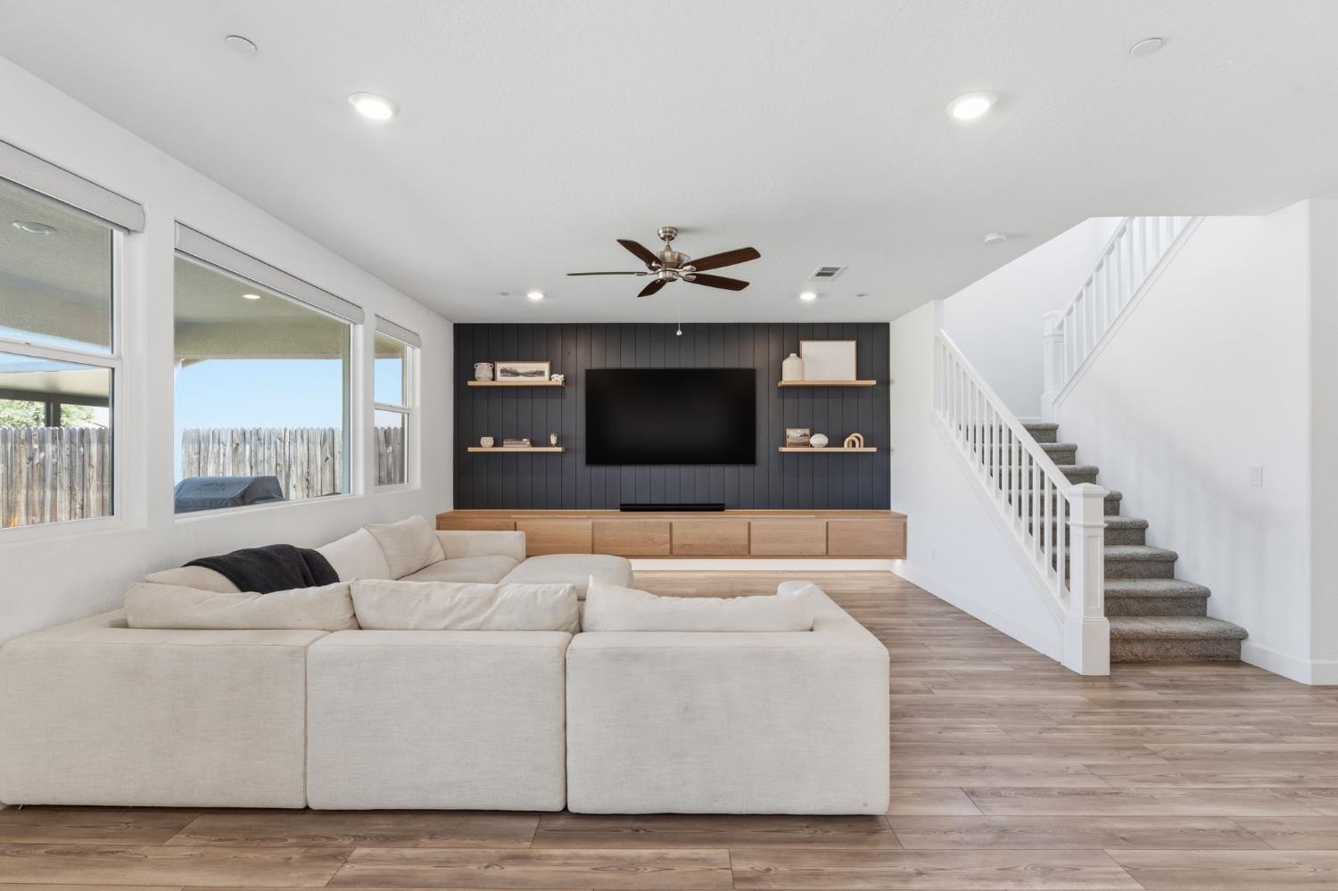 186 Sentinel Drive S