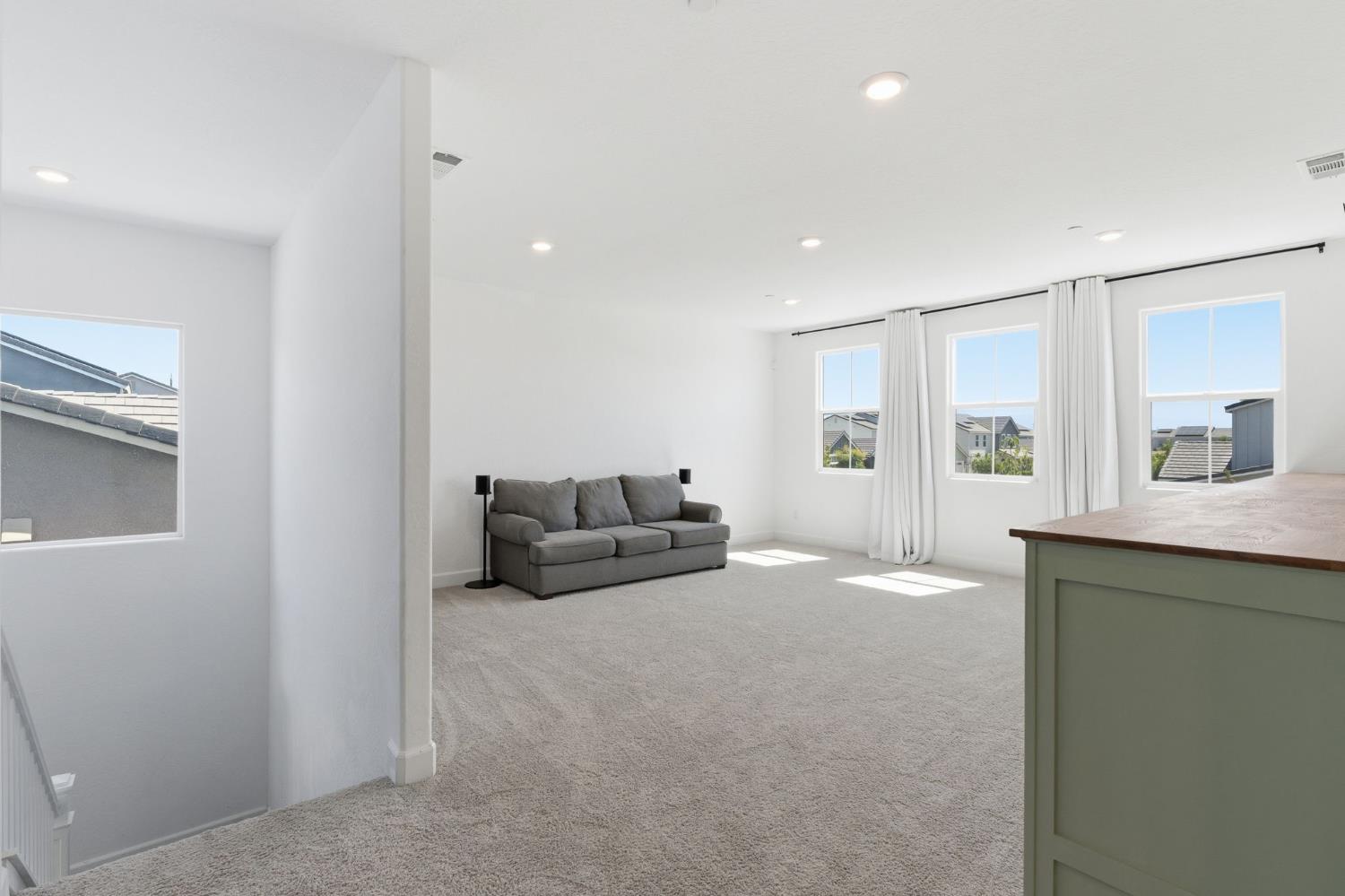 186 Sentinel Drive S