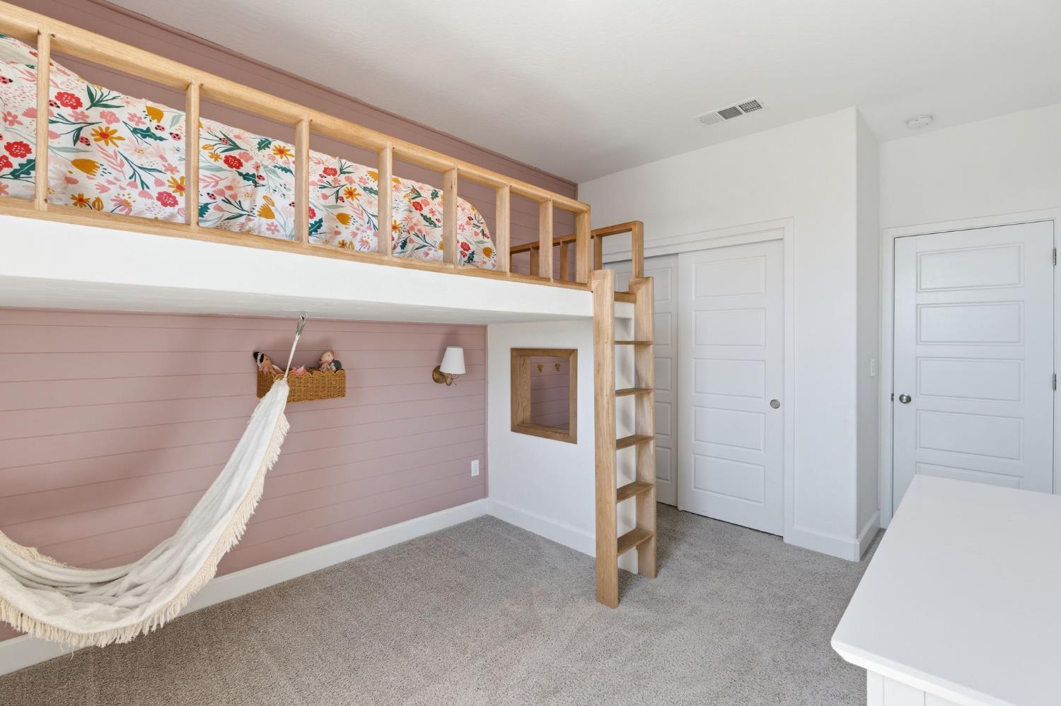 186 Sentinel Drive S