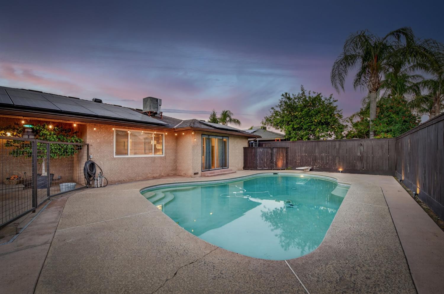2515 E Los Altos Avenue