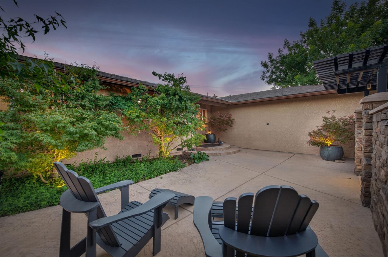 2515 E Los Altos Avenue