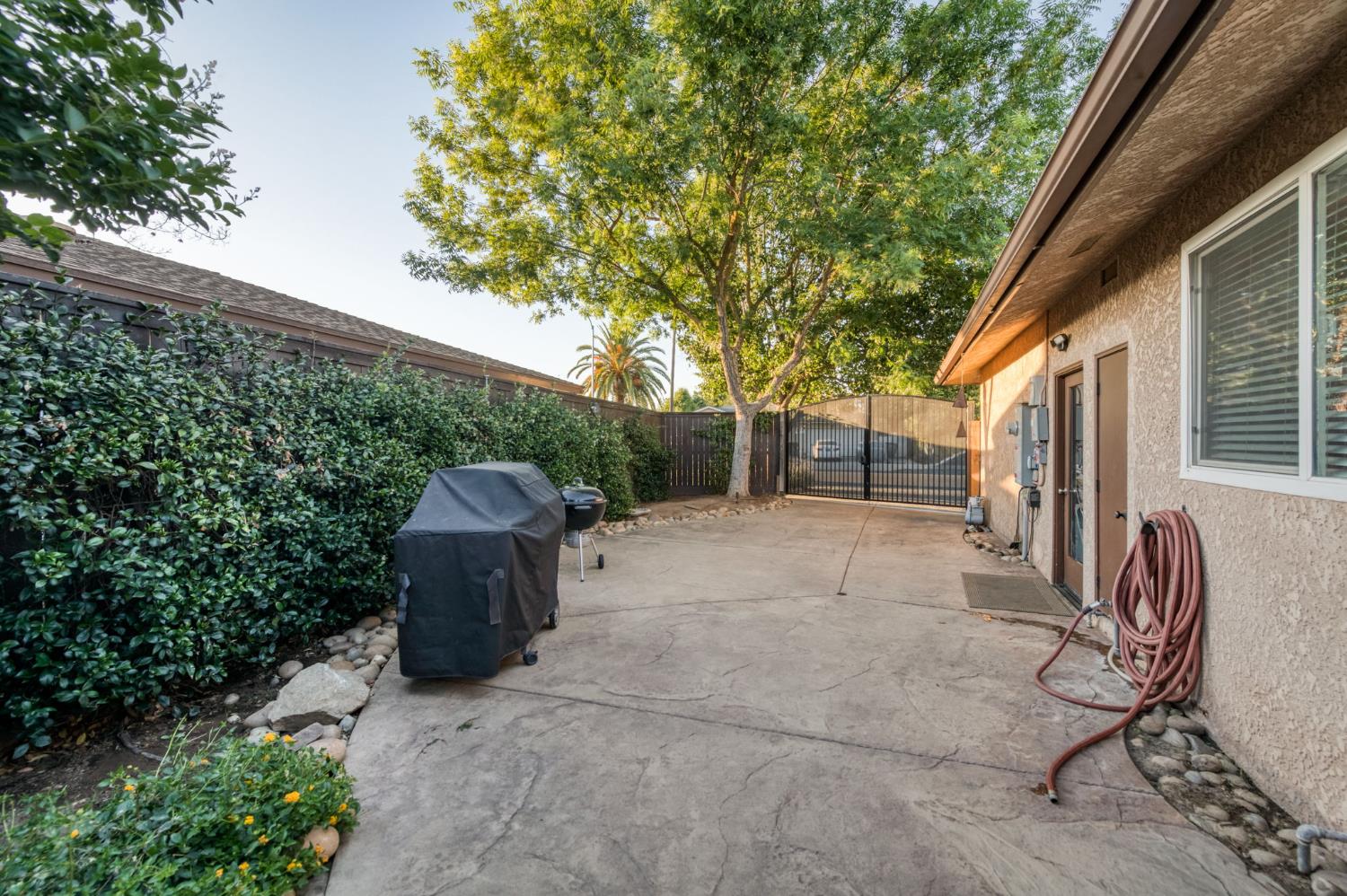 2515 E Los Altos Avenue