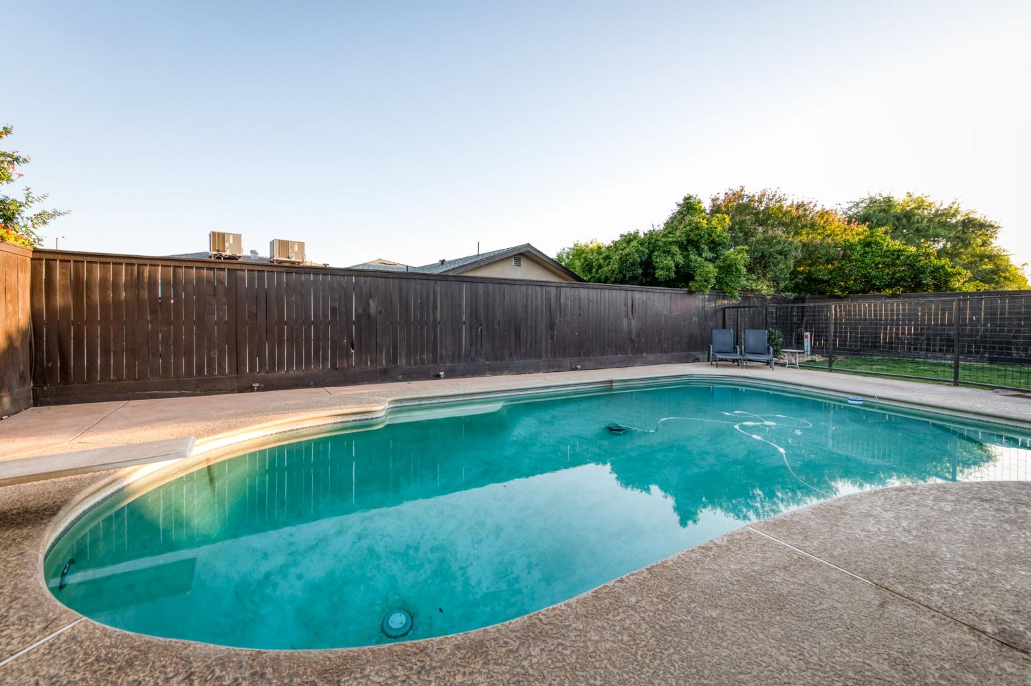 2515 E Los Altos Avenue