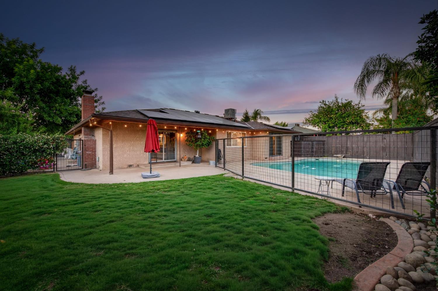 2515 E Los Altos Avenue