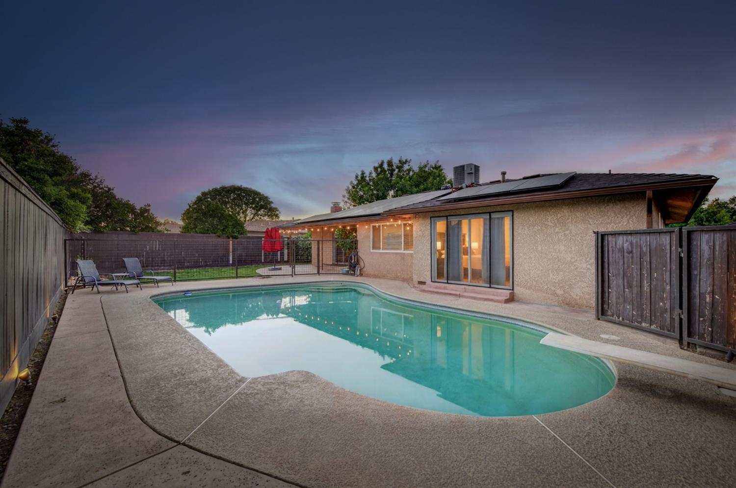 2515 E Los Altos Avenue
