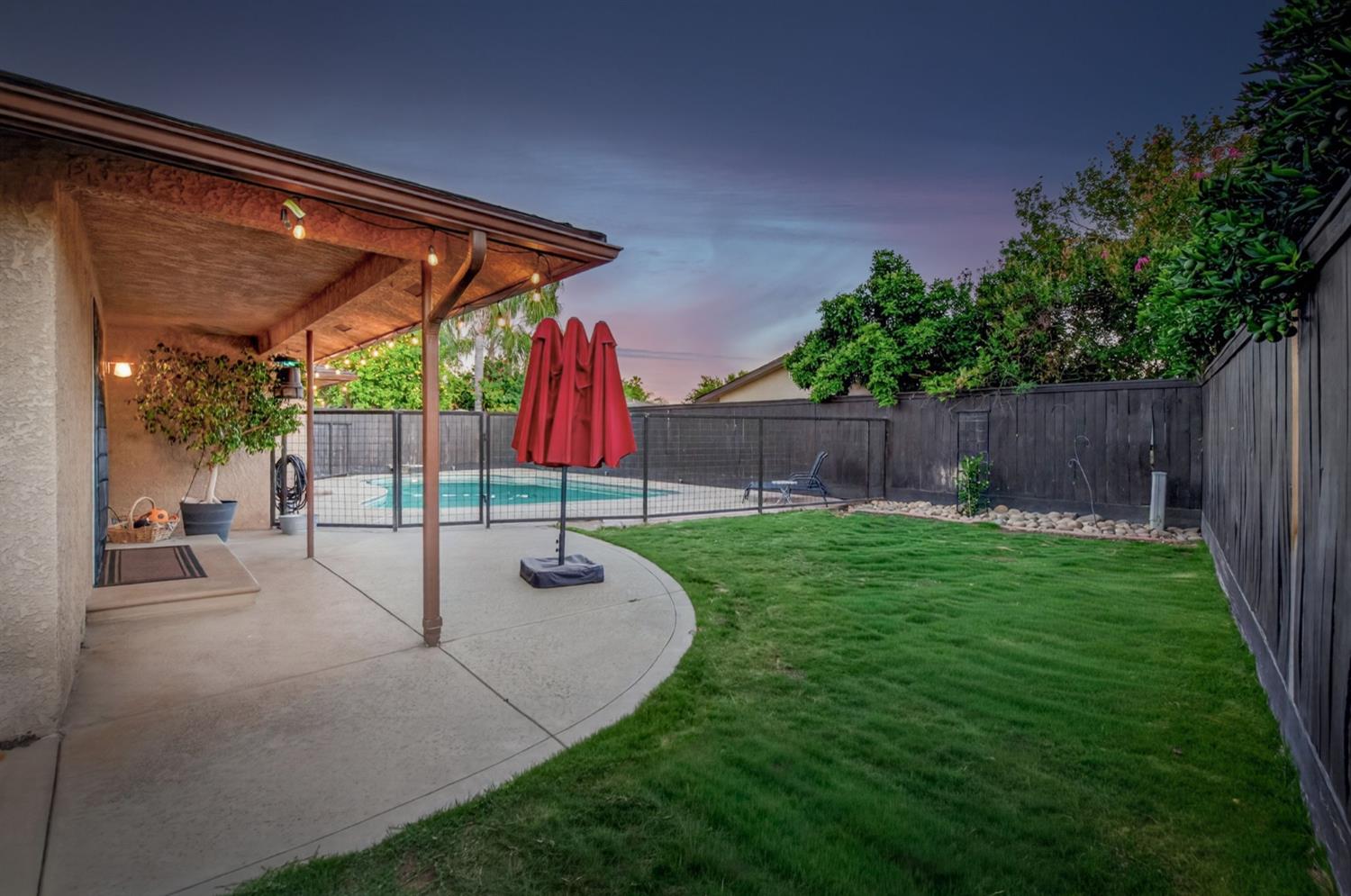 2515 E Los Altos Avenue