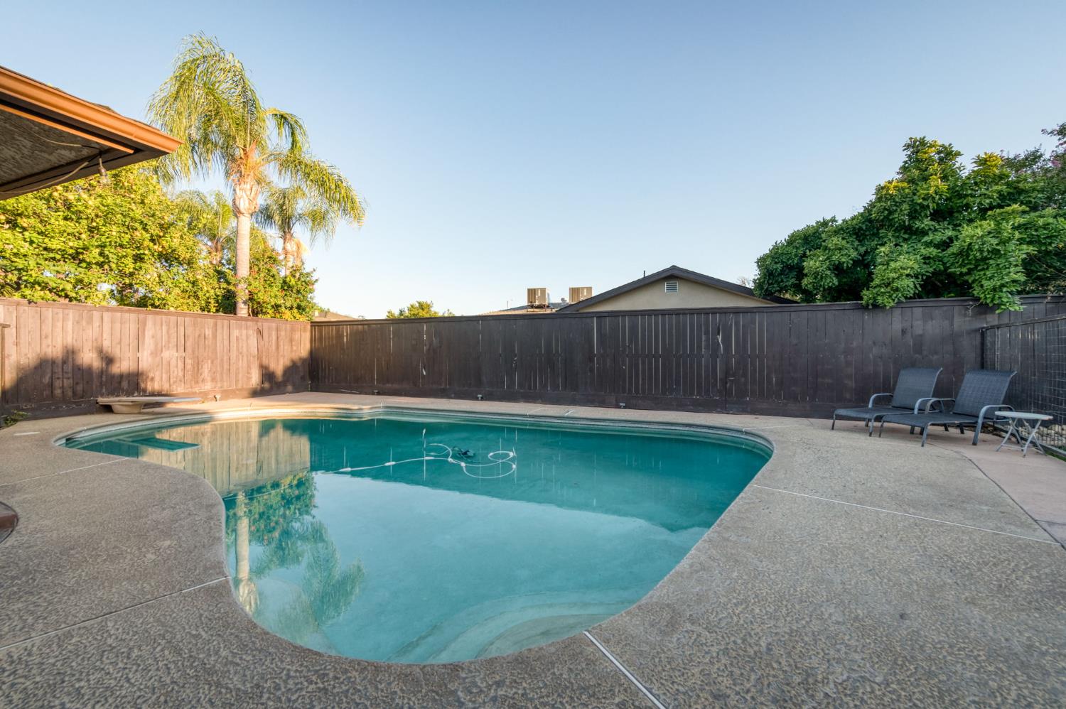 2515 E Los Altos Avenue